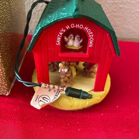 Hallmark Keepsake Santa’s Ho Ho Hoedown Magic Ornament - Picture 3 of 11